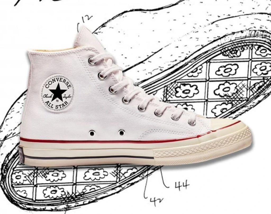 white converse shoe